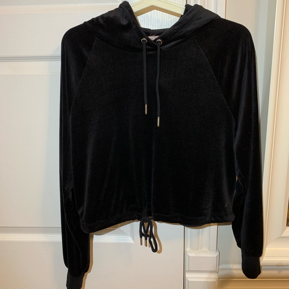 BLACK VELVET CROPPED SWEATER